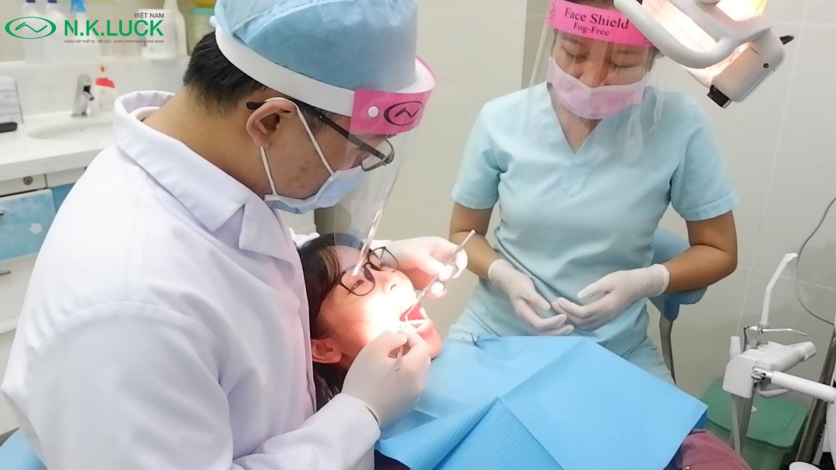 sử dụng máy móc để phát hiện bệnh lý răng miệng