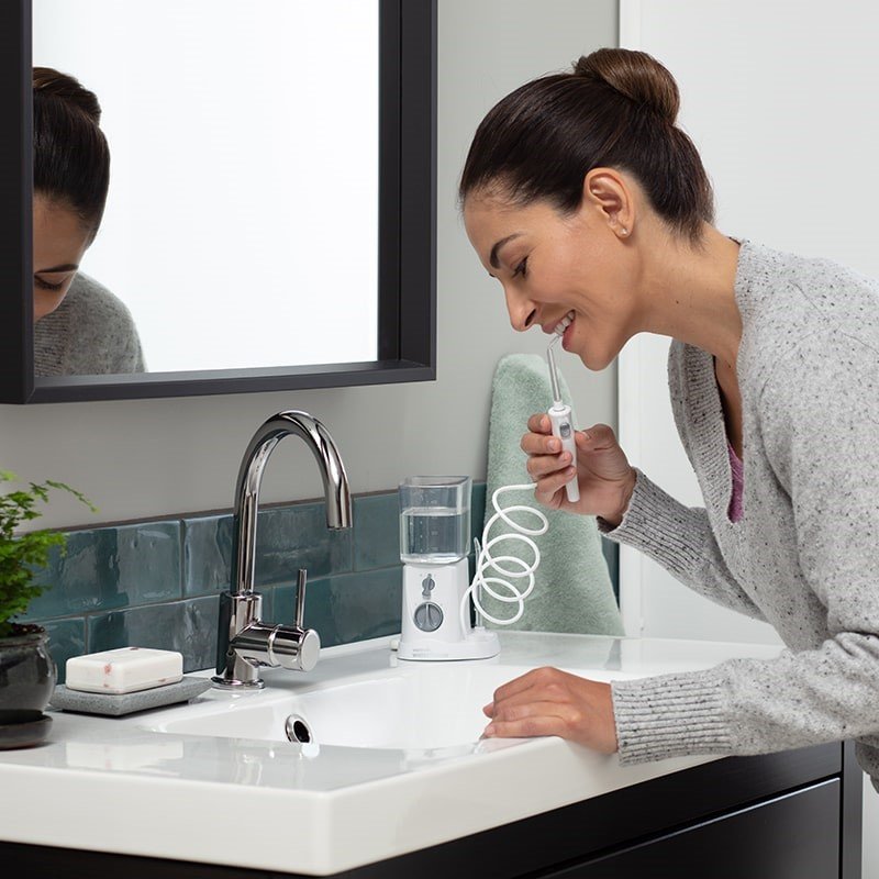 Máy tăm nước là thiết bị hiện đại để vệ sinh răng miệng