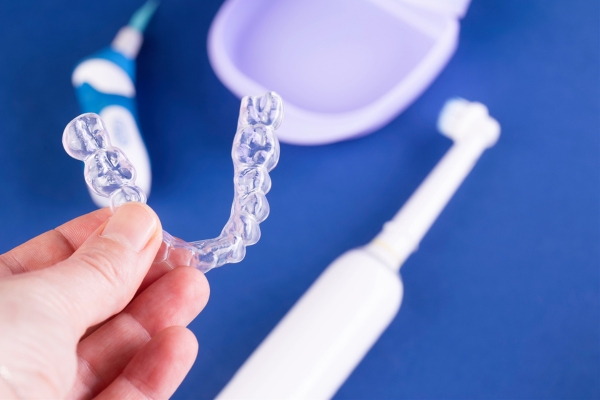 Chờ máng chống nghiến khô mới cất vào hộp