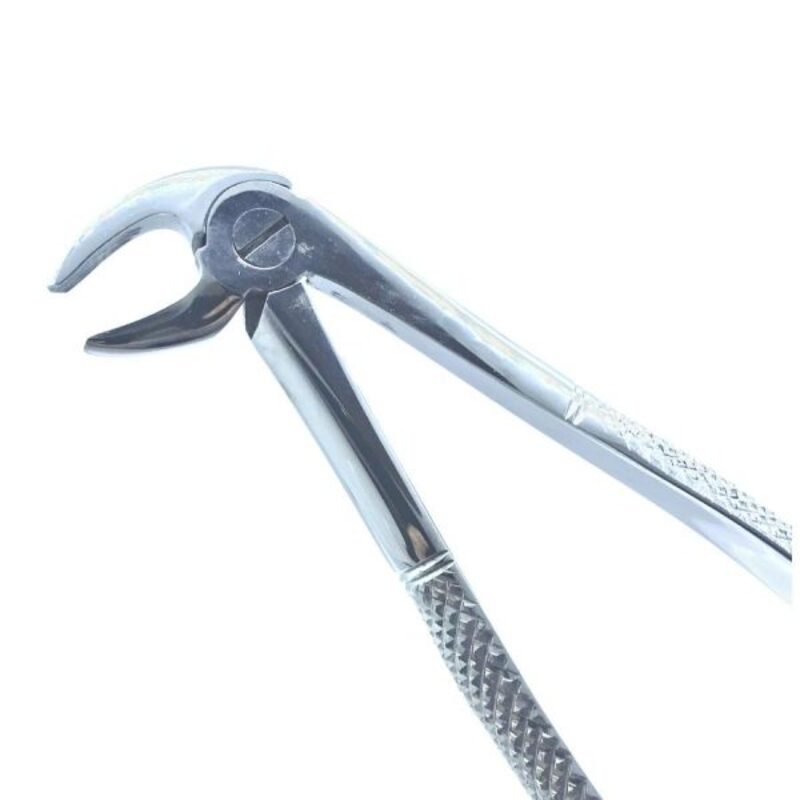 Mỏ kìm gần vuông góc với cán, giúp thao tác thuận tiện ở hàm dưới