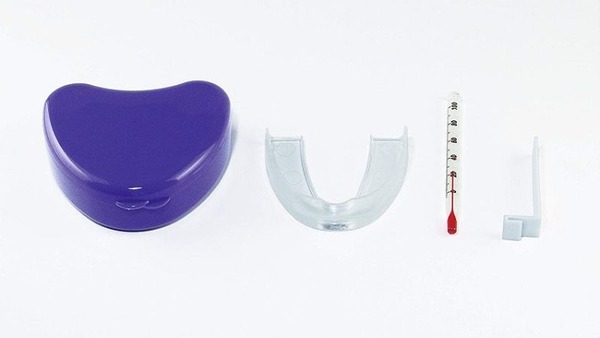 Sau khi dùng máng chống nghiến răng cần vệ sinh và cất giữ trong hộp đựng kín