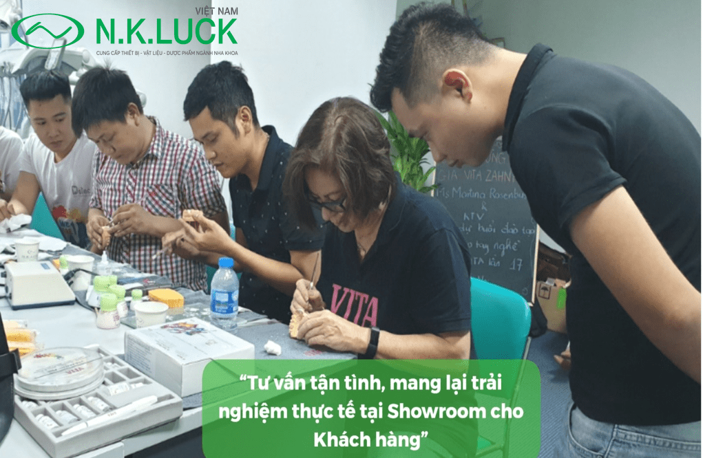 Khách hàng sẽ được nhân viên tư vấn nhiệt tình trong suốt quá trình trải nghiệm.