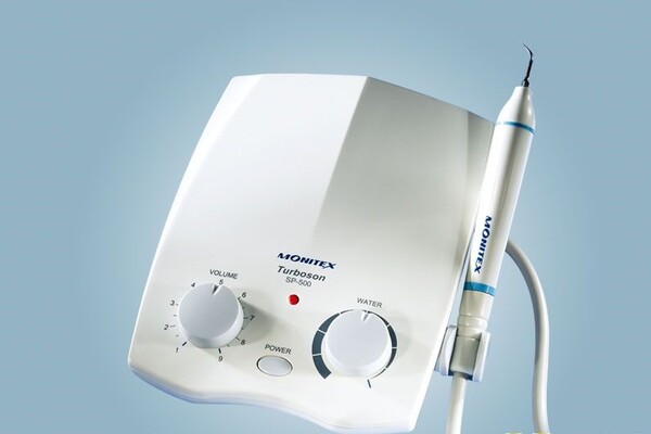 cạo vôi và đánh bóng răng