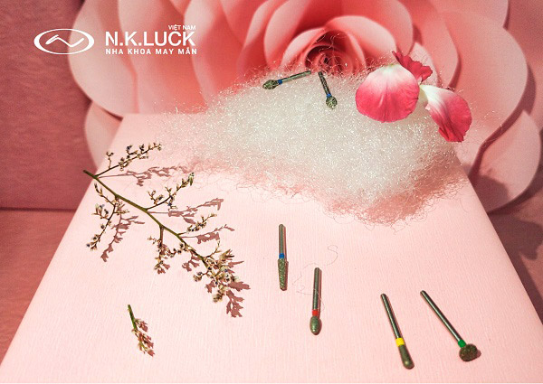 Mũi mài nha khoa là một thiết bị nha khoa không thể thiếu khi điều trị răng